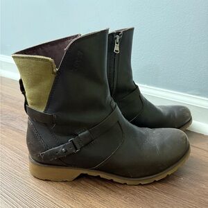 Keen Dark Brown Ankle Boots